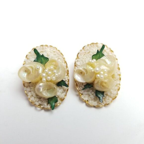 Vintage Cream Color Seashell Cluster Clip On Earrings, Oval Floral Design, Retro - Picture 6 of 6
